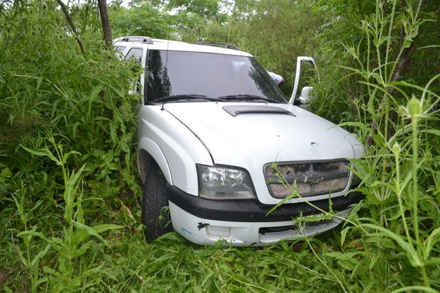 Lo perseguía la Policía y abandonó la camioneta