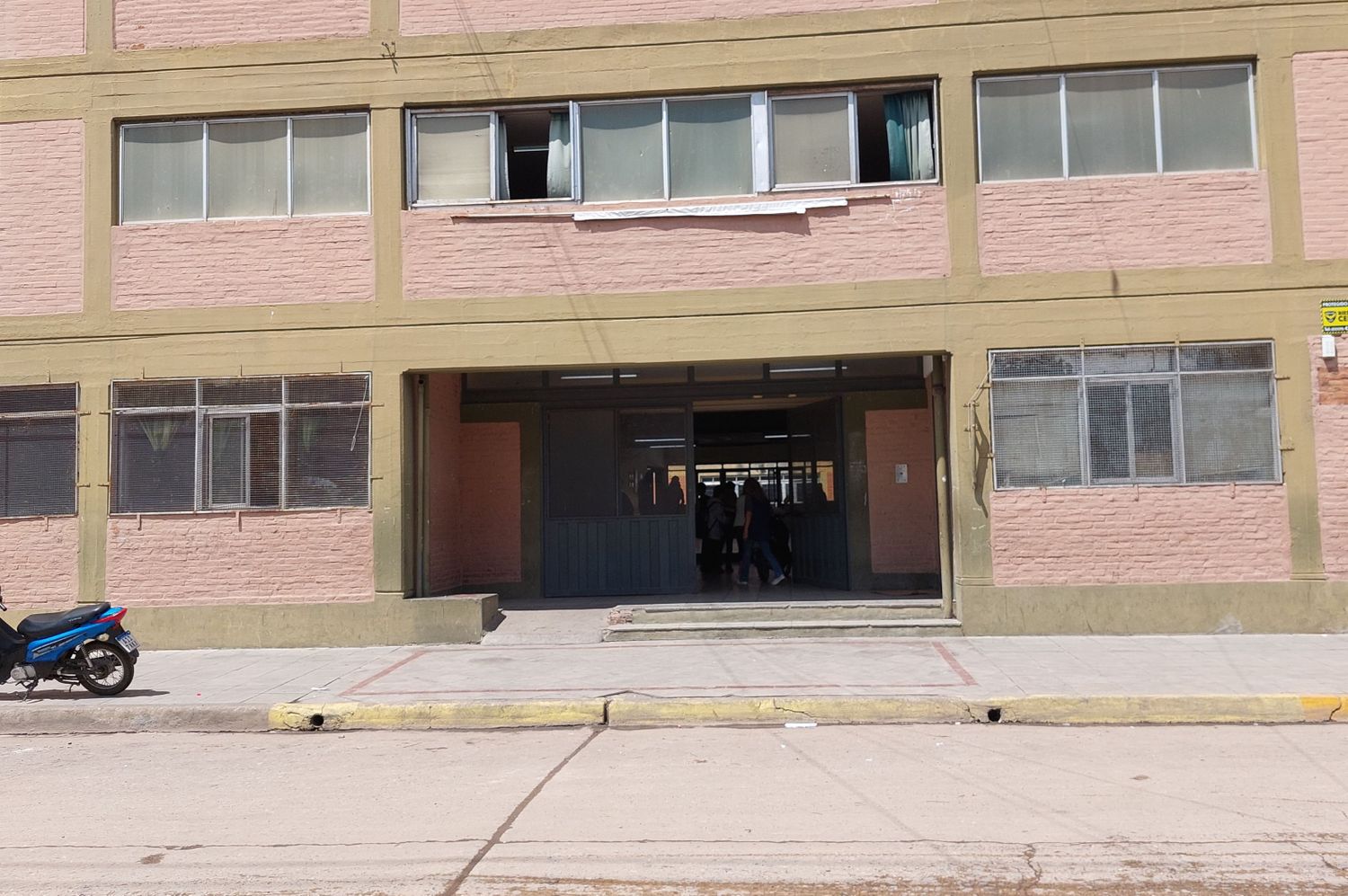Autoridades de Inspección Educativa resolvieron el retorno del docente a la escuela Técnica.