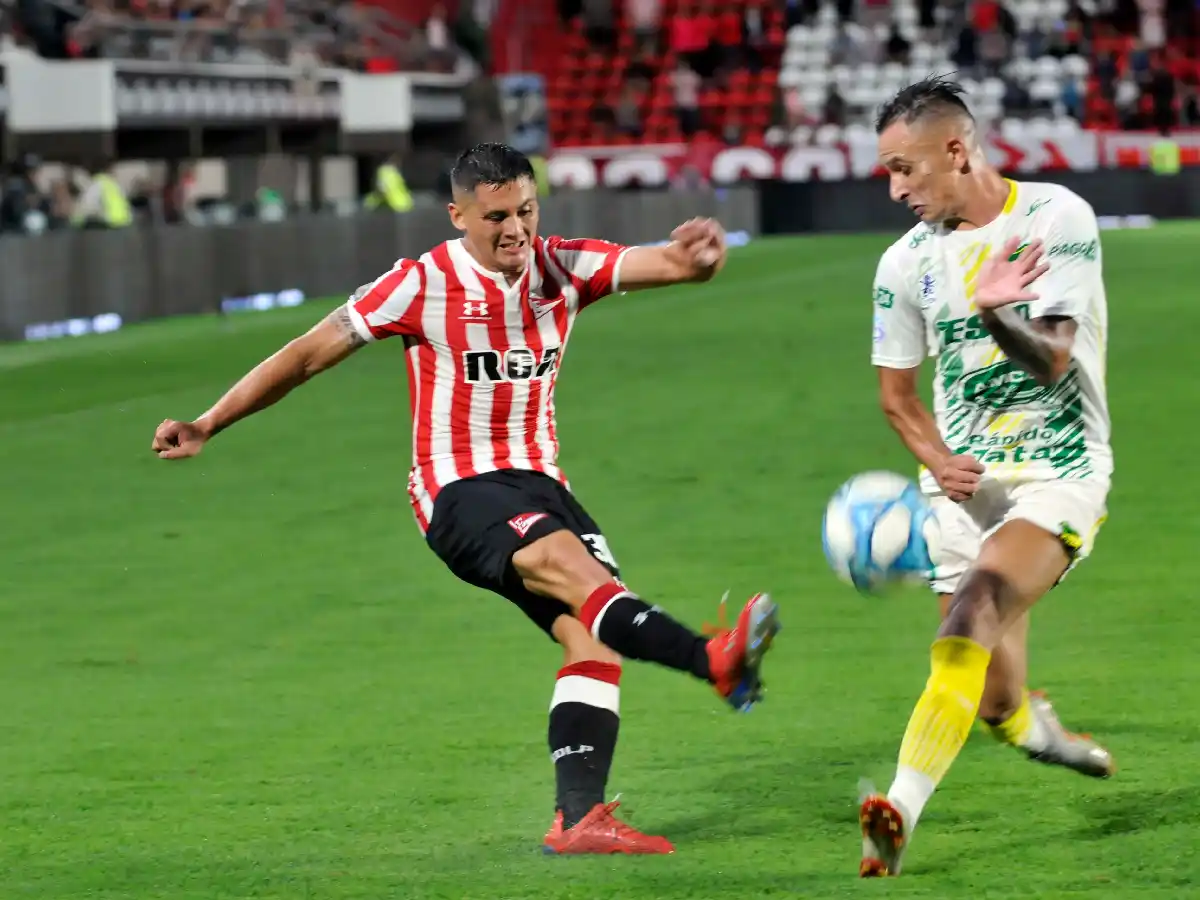 Defensa y Justicia se hizo fuerte en La Plata