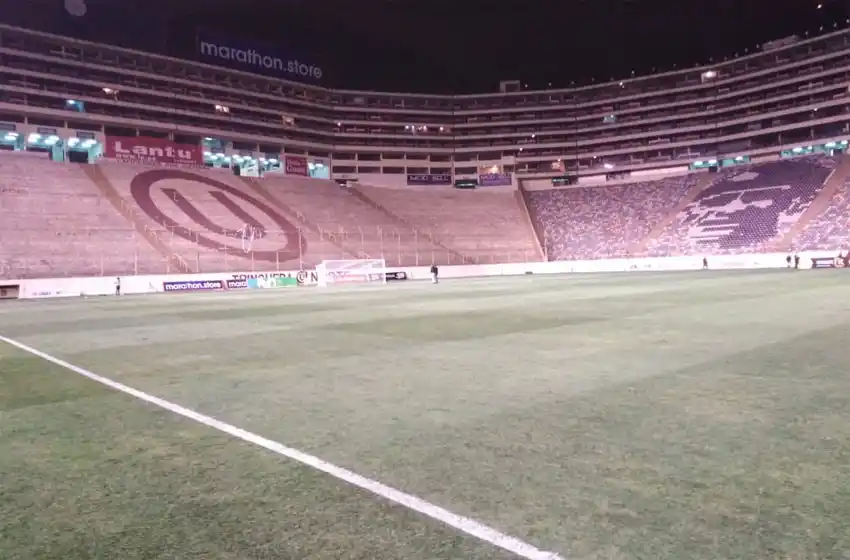 Preocupación por el estado del campo de juego en el Monumental de Lima