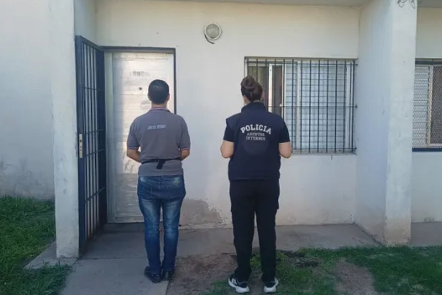 Demoraron a dos agentes de PDI y les secuestraron sus armas reglamentarias por balear a un hombre