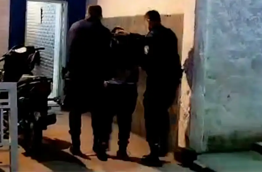 Se quitó la pulsera del arresto domiciliario y quiso escaparse