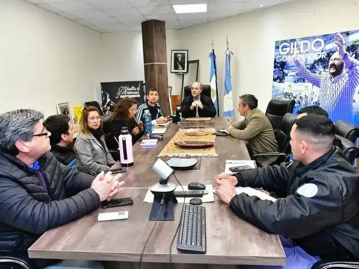 Se larga la media maratón
en el paseo costanero