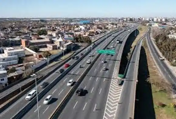 Murió un niño de 9 años atropellado en la autopista Buenos Aires–La Plata: el conductor quedó detenido
