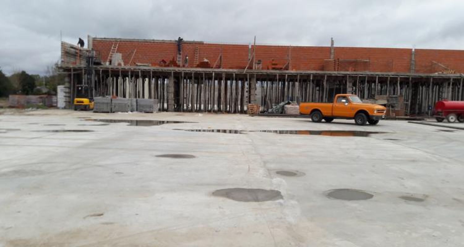 Construyen cinco mil metros de supermercado y locales comerciales