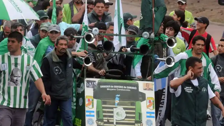 Camioneros bloquea el ingreso a todas las plantas de Siderar