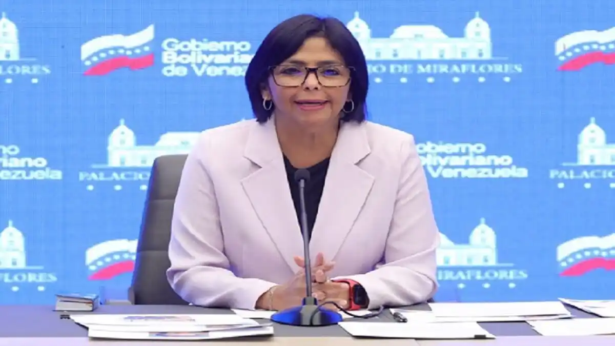 «NADIE VA A DETENER A VENEZUELA»: Delcy Rodríguez llega a La Haya para la audiencia en la CIJ sobre el referendo