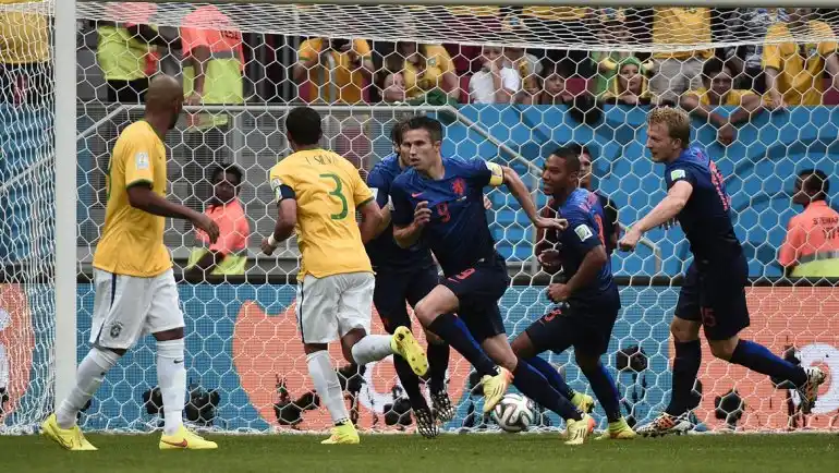 Mundial 2014: Holanda goleó a Brasil por el tercer puesto y terminó de hundirlo