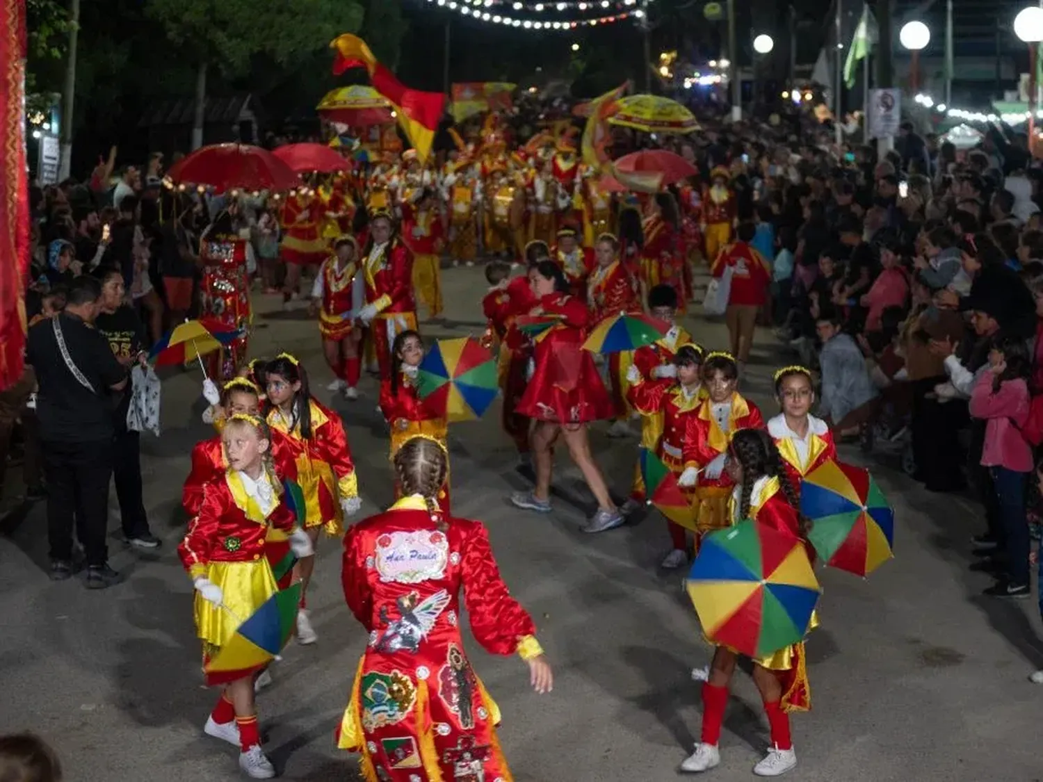 Con la participación de miles de vecinos y turistas, Mar de Cobo vivió dos jornadas a puro brillo y color