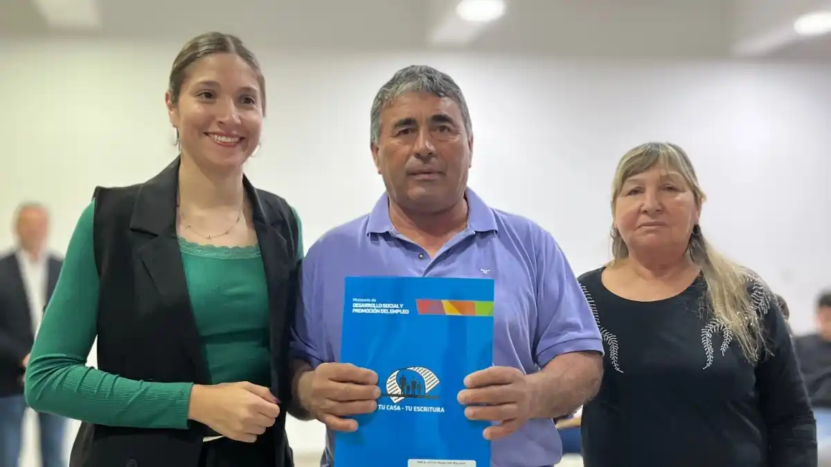 El Tío: entrega de escrituras a 46 familias 2