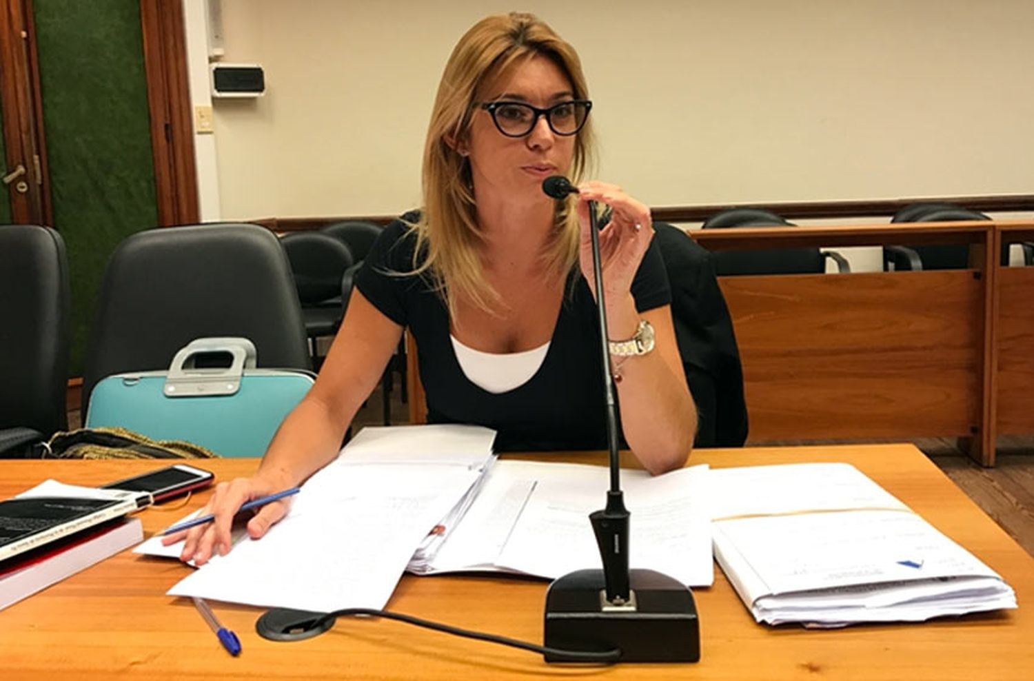 Una fiscal que investigó a jefes policiales provinciales fue desplazada de su cargo y apuntó a Pullaro