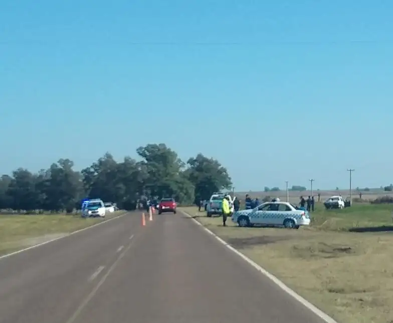 Patrullero y auto chocan en Ruta 131