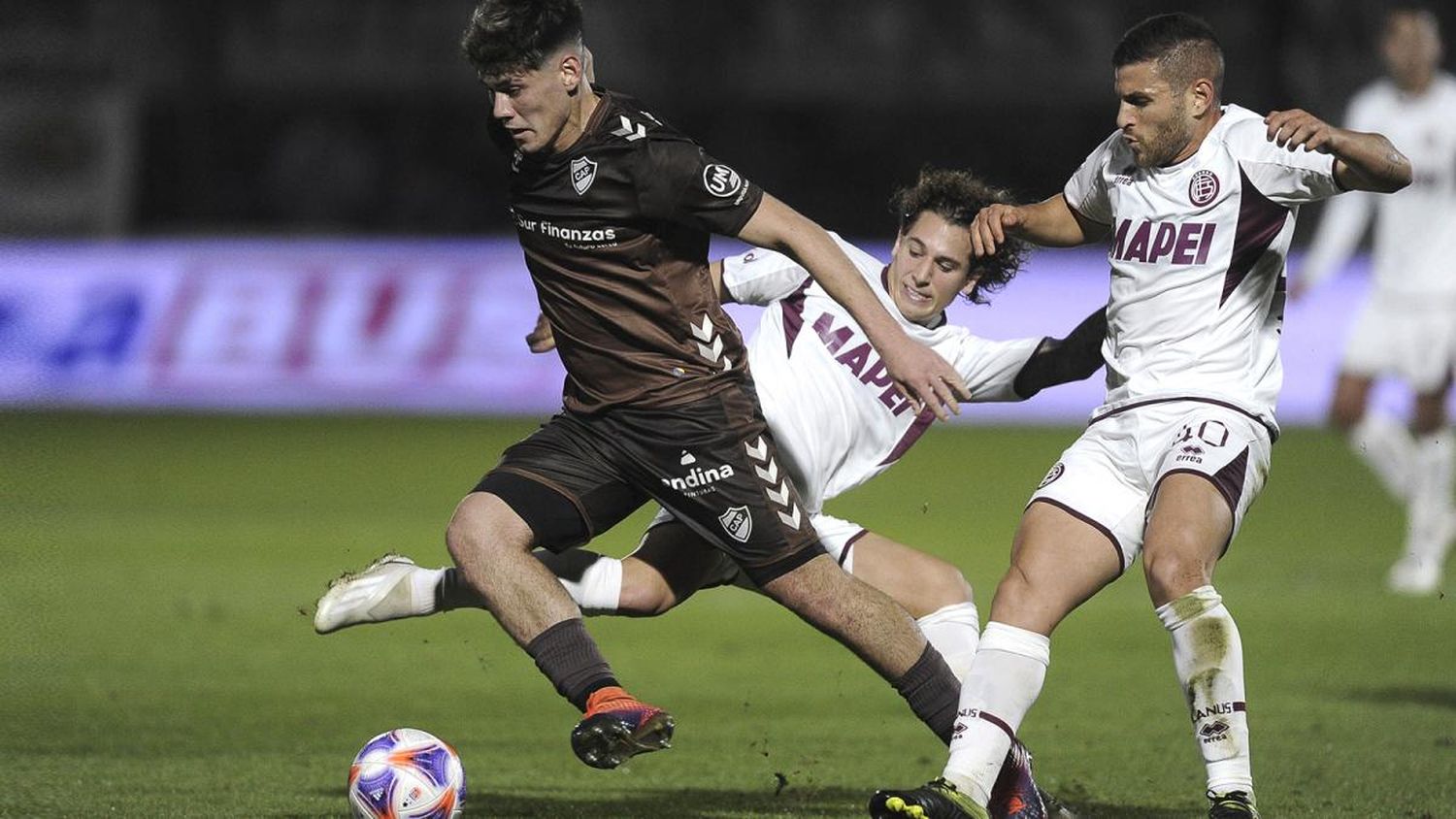 Copa de la Liga: Platense y Lanús se enfrentan con la necesidad de salir del fondo