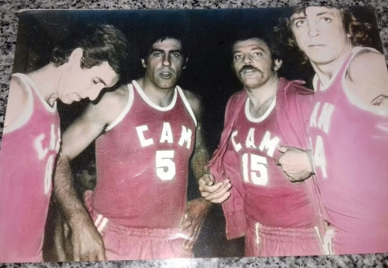 Néstor Benítez, José de Lizaso, José Wasowski y Jorge Wasowski, con la camiseta de Mataderos