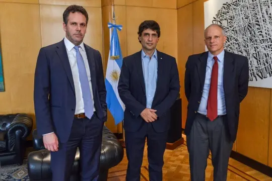 Lacunza viaja en busca de destrabar los US$ 5.400 M