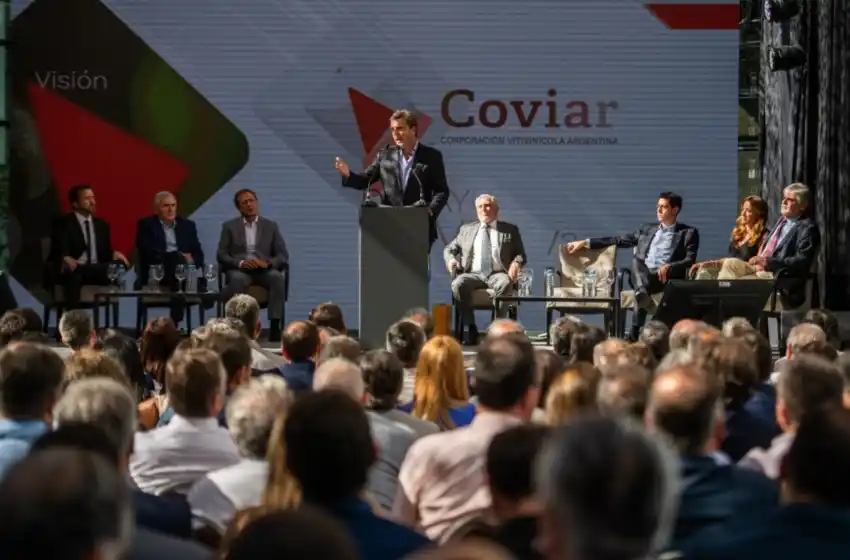 Massa anunció la puesta en marcha del “dólar vino”