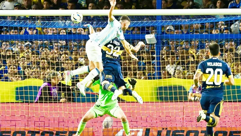 Boca recibe a Racing, en un duelo clave que podría definir la continuidad de Úbeda