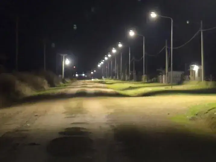San Eduardo incorporó nuevas luminarias en el tramo que conecta la calle del Cementerio con avenida Victoria y 9 de Julio.