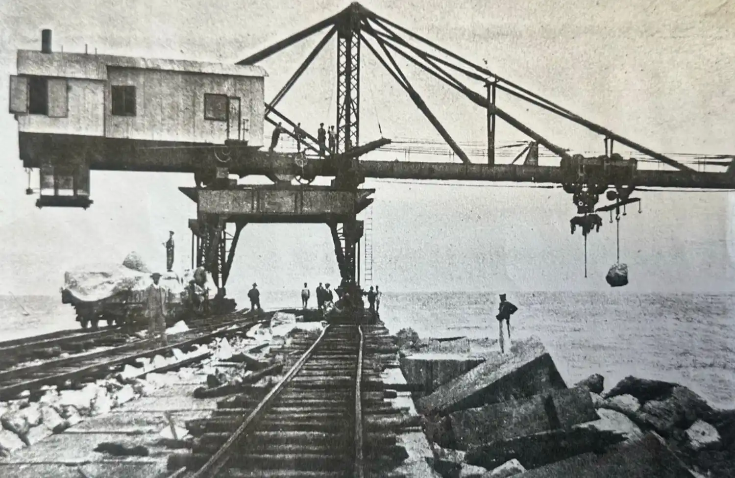 Archivo histórico Ecos Diarios - El origen de la escollera y un catastrófico hecho policial