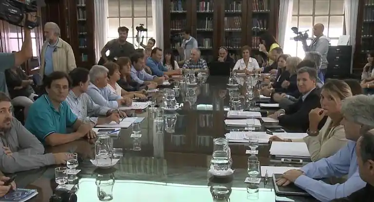 Vidal ofreció 18% en cuatro cuotas y docentes lo rechazaron