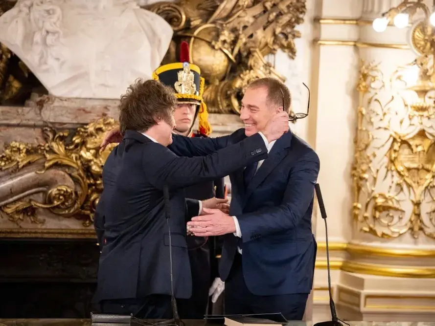 Diego Santilli al jurar como ministro del Interior ante el presidente Javier Milei.
