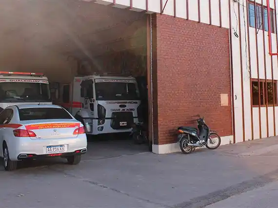 Rápida acción de bomberos salva la vida de un bebé en peligro