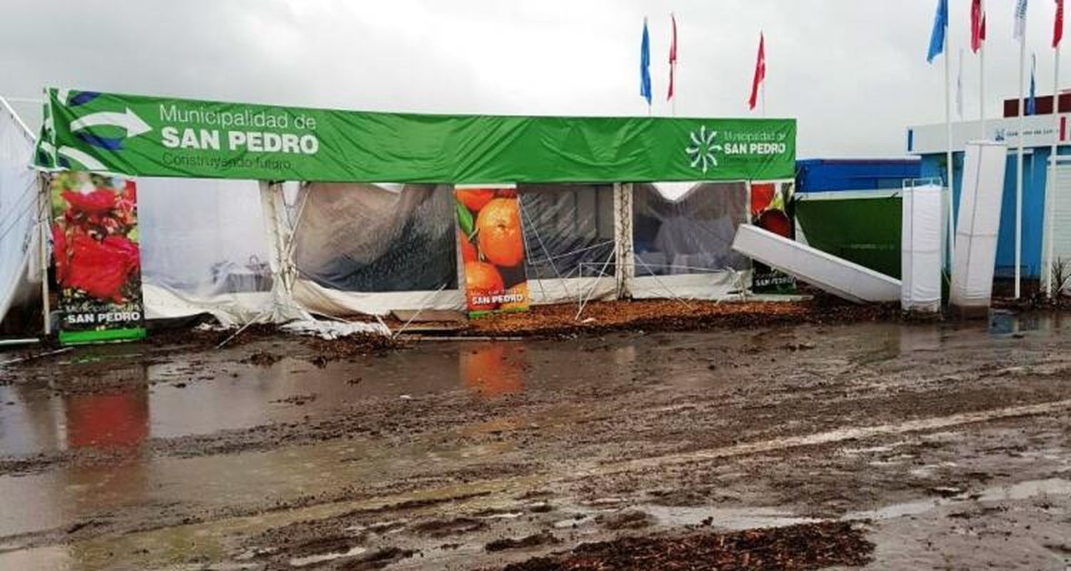 El temporal hizo estragos en Expoagro y suspendieron la jornada