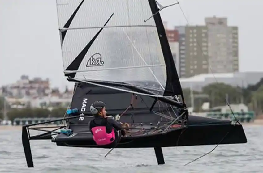 Massimo Contessi lidera en Moth