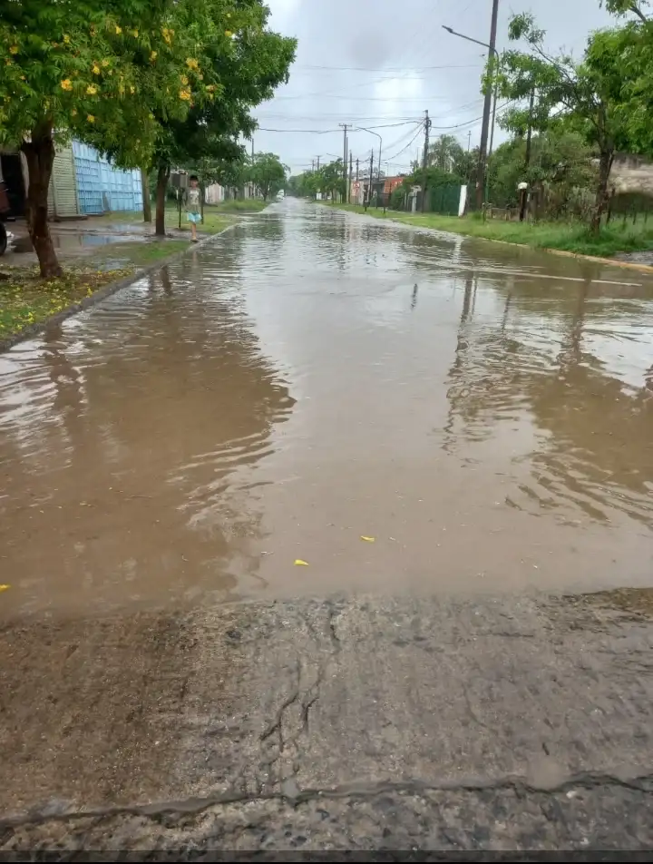 Tras el temporal en Rafaela, vecinos reclamaron por calles anegadas y problemas para circular - 2
