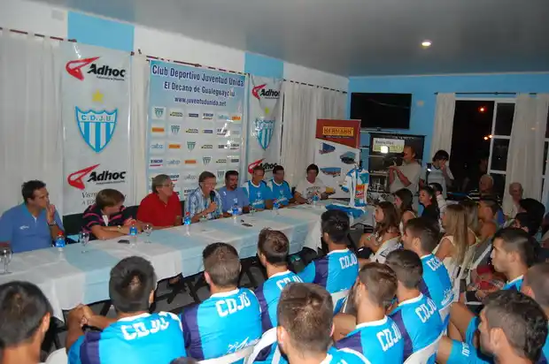 Juventud presentó el plantel que afrontará la B Nacional 