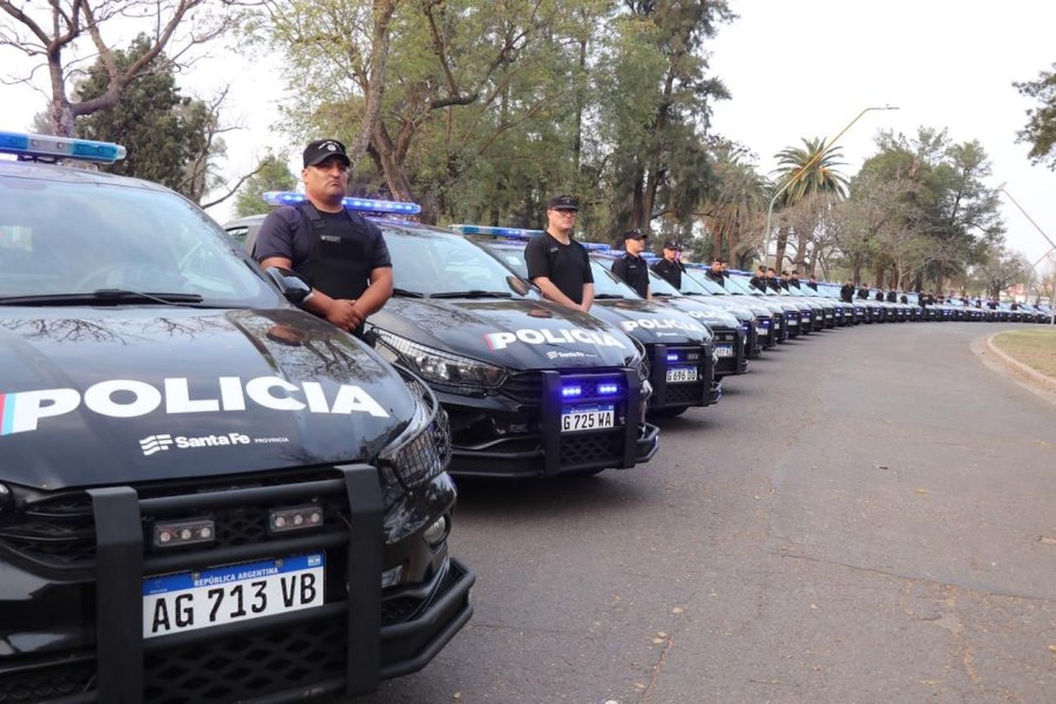 Provincia entregó patrulleros para el Departamento La Capital