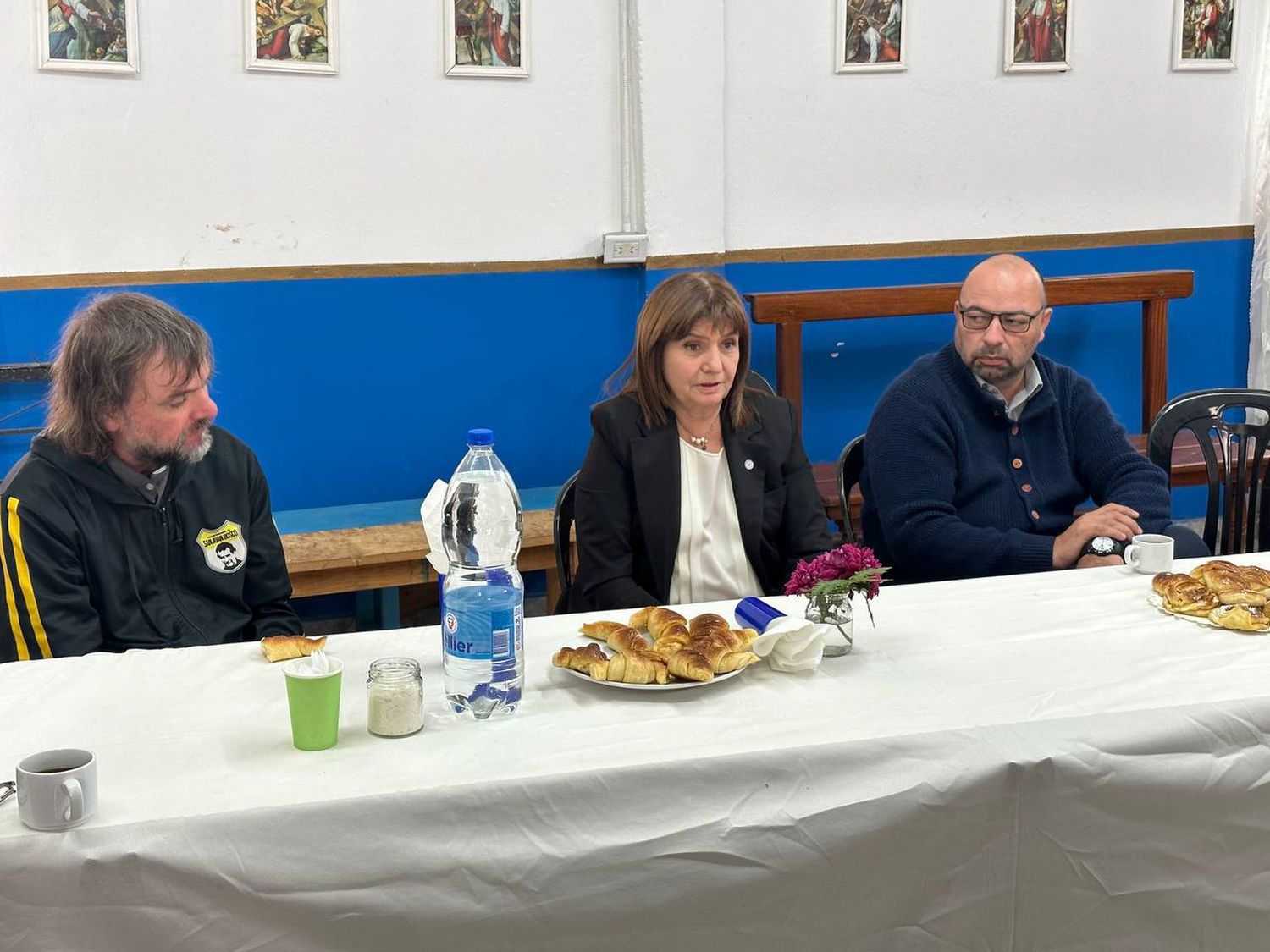 Bullrich se reunió con curas villeros, con la visita de Francisco como tema central