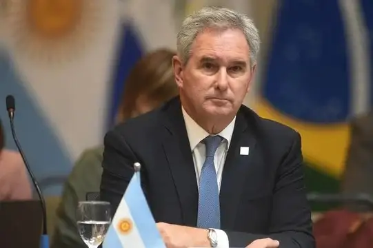 El ministerio comandado por Pablo Quirno brindó precauciones para quienes viajen a Irán.