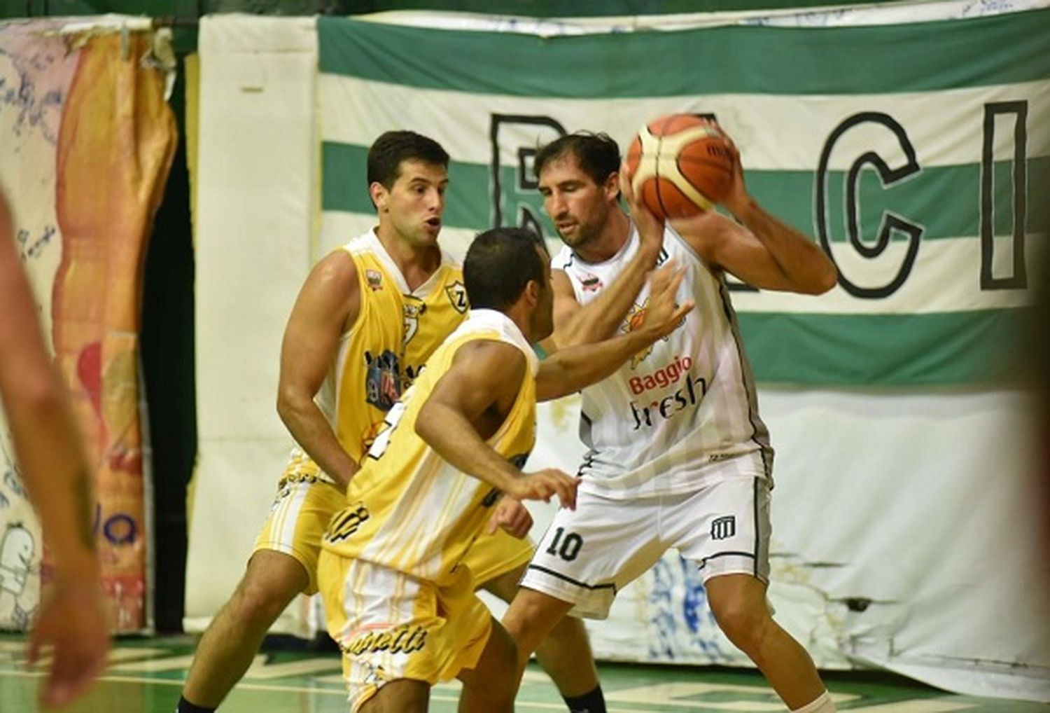 Racing pasó por encima a Zaninetti y se prendió en la pelea de arriba