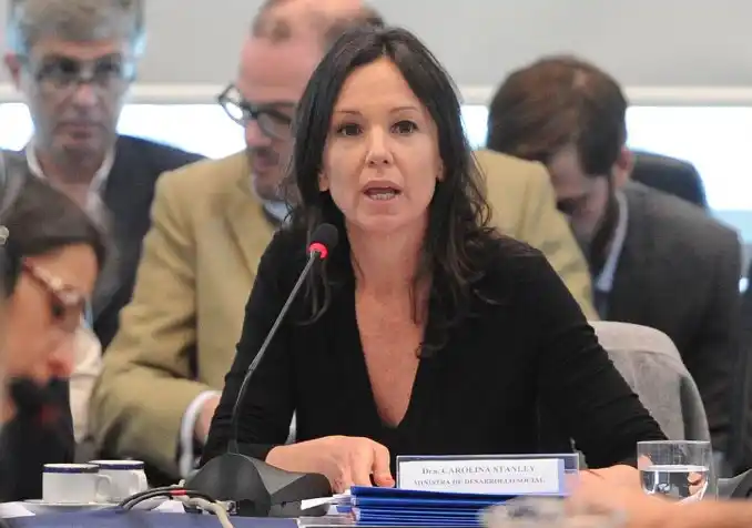 Citan a Stanley para que explique el ajuste y marcha atrás en discapacidad   