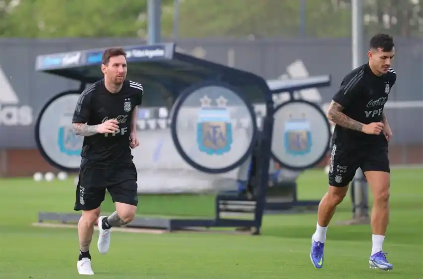 El probable equipo de Argentina para visitar a Uruguay con Messi como interrogante