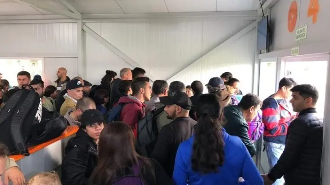 Escándalo en Aeropuerto de El Palomar: Protesta de pasajeros por la cancelación de vuelos