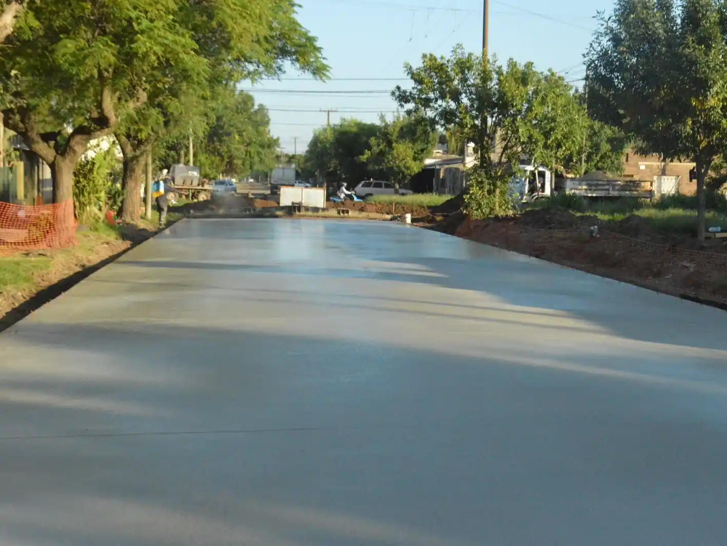 Pavimento recién terminado en un nuevo tramo de calle Junín.