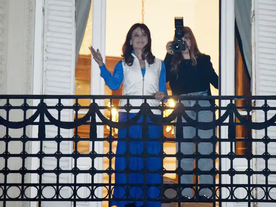 La fiscalía pidió sumar al decomiso casi 5 millones de dólares que están a nombre de la hija de CFK