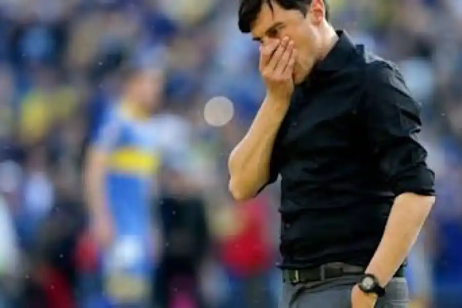 Cacique Medina dejó de ser el DT de Vélez