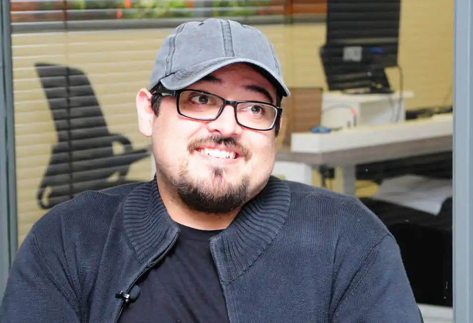 Braian Ruiz, el ilustrador detrás de la gata Luna, el personaje que recorre las redes 