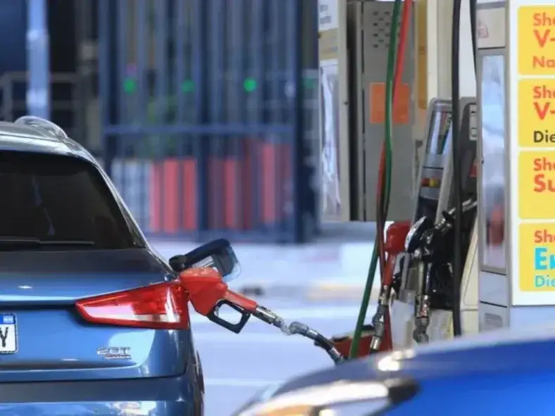 El precio de los combustibles subió entre dos y cinco puntos