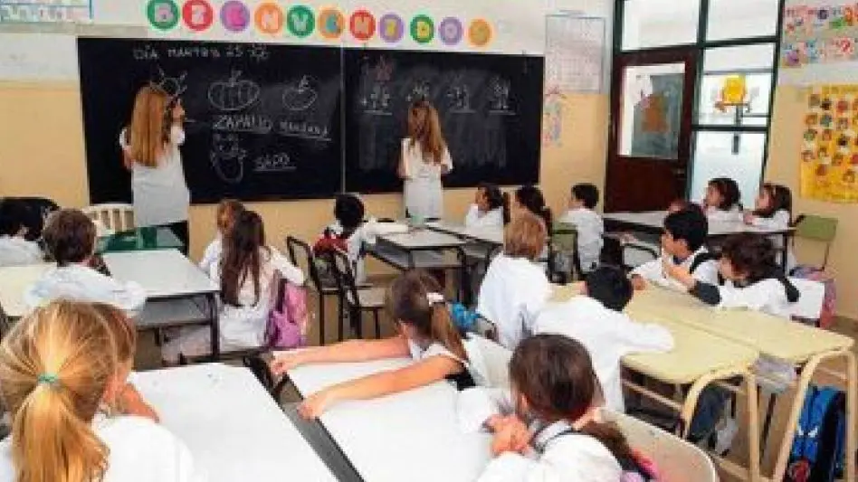 Docentes evalúan propuesta salarial en medio del debate sobre la esencialidad