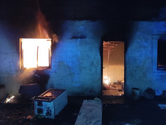 Terror en la madrugada: se incendió una vivienda en El Casal