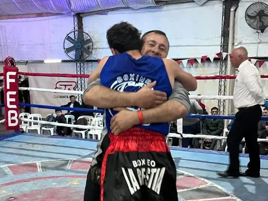 Emiliano Slavich ganó en su debut en el boxeo amateur y Marcelo Espíndola clasificó a la final para llegar a los Juegos Nacionales Evita