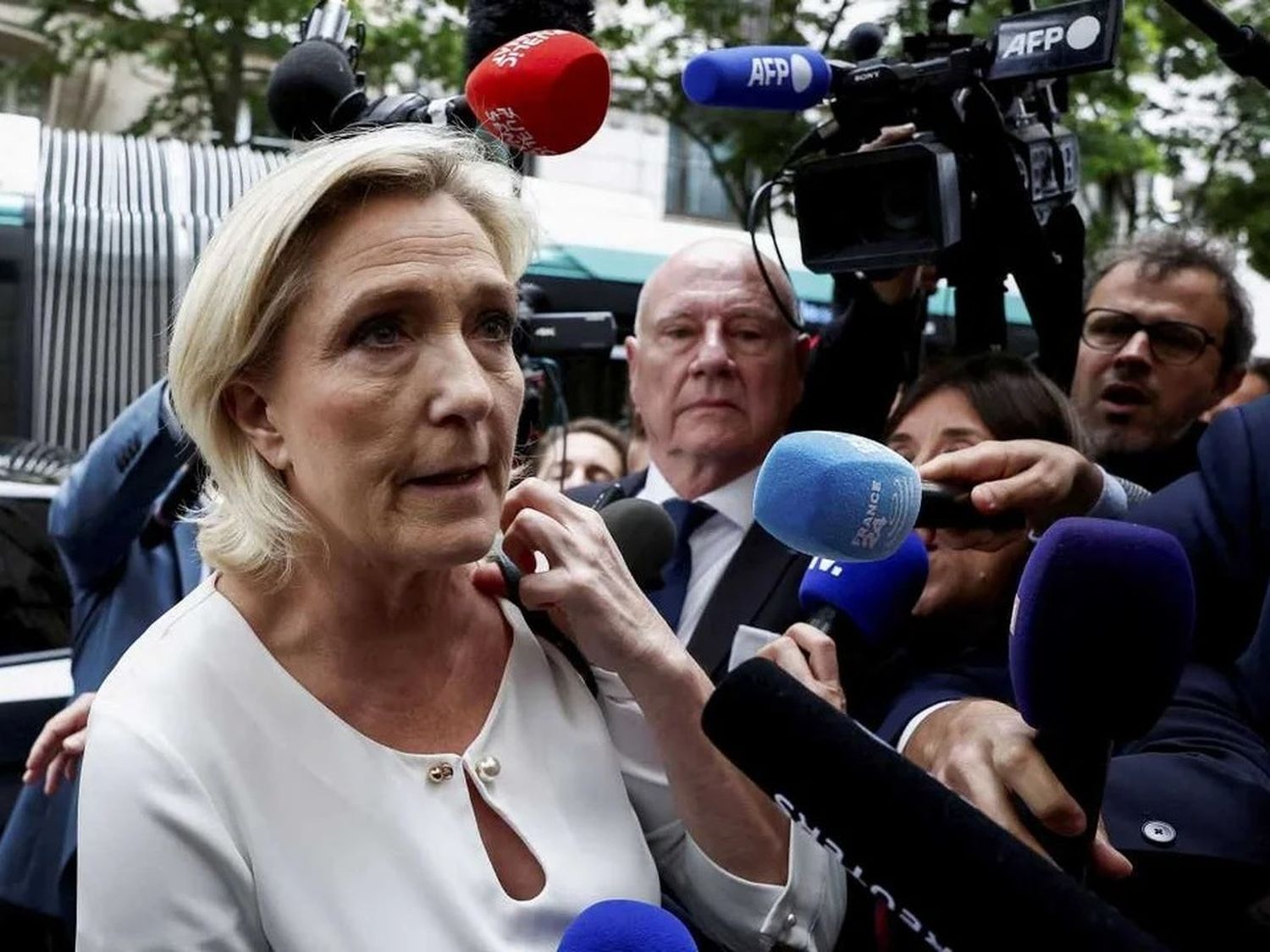 Una condena inhabilitó a la derechista Marine Le Pen para intervenir en política