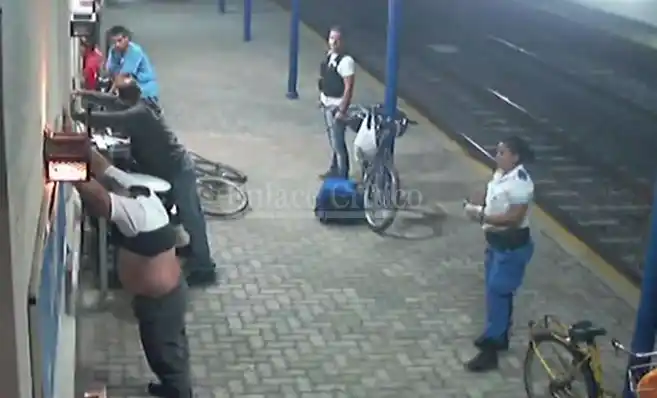 Video: Estaba armado con un cuchillo y fue detenido por la Policía en Zárate