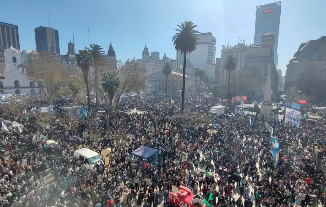 Atentado a Cristina Kirchner: El Frente de Todos marcha a Plaza de Mayo en respaldo a la Vicepresidenta