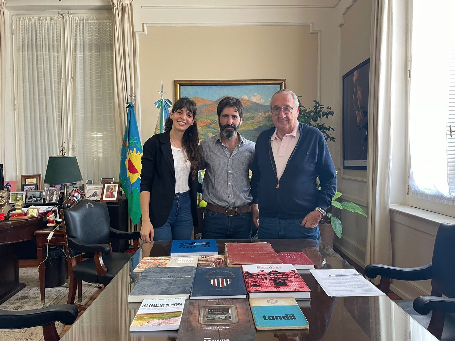 Alejandro Latorre, Victoria Rodríguez Lodi y el jefe comunal Miguel Ángel Lunghi.