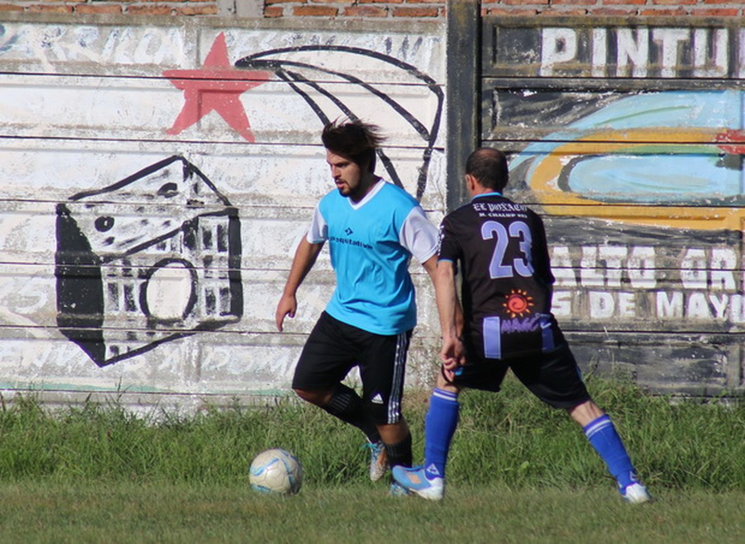 Central Larroque goleó a Atlético y lidera